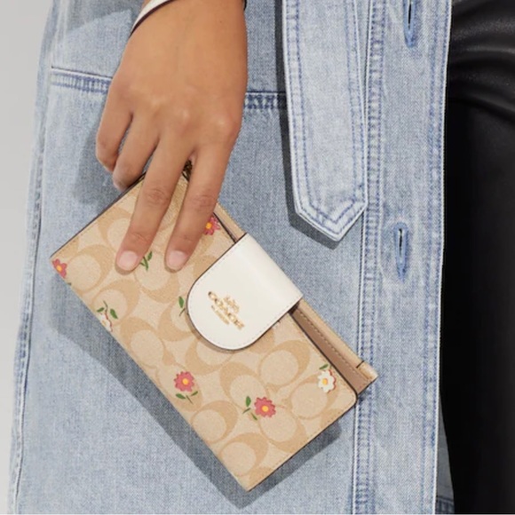 Coach Tech Wallet In Signature Canvas With Nostalgic Ditsy Print - Picture 15 of 15